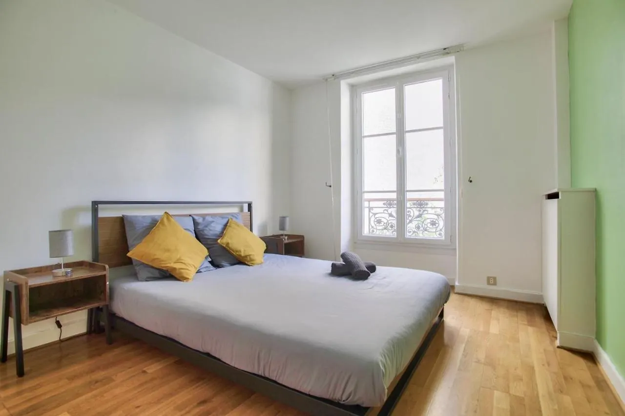 2 Bedrooms Tour Eiffel Breteuil París Apartamento