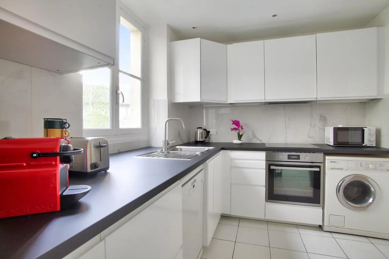 2 Bedrooms Tour Eiffel Breteuil París Apartamento