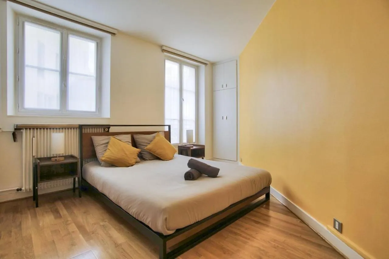 2 Bedrooms Tour Eiffel Breteuil París